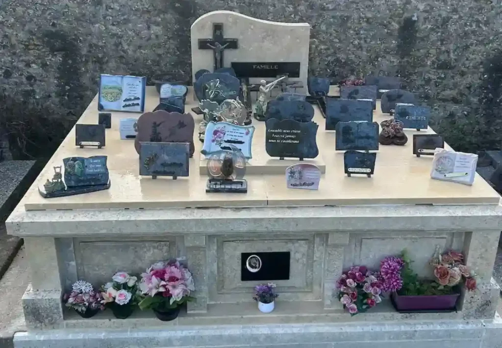 Caveau familial après nettoyage et démoussage en Charente près de Barbezieux Saint-Hilaire